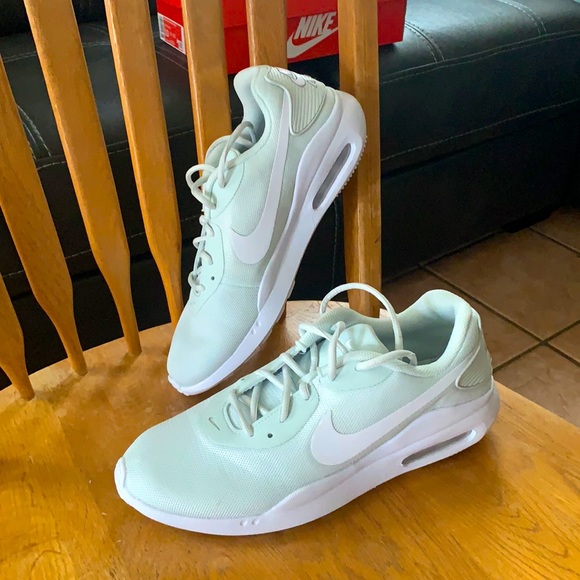 Nike Air, size 10, brand new - Picture 1 of 3